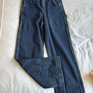Women’s dark wash American Eagle Jeans. Straight leg fit